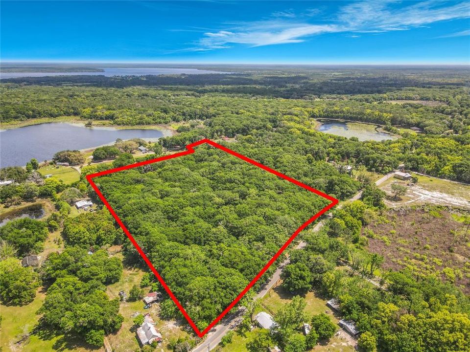 На продажу: $399,900 (16.76 acres)