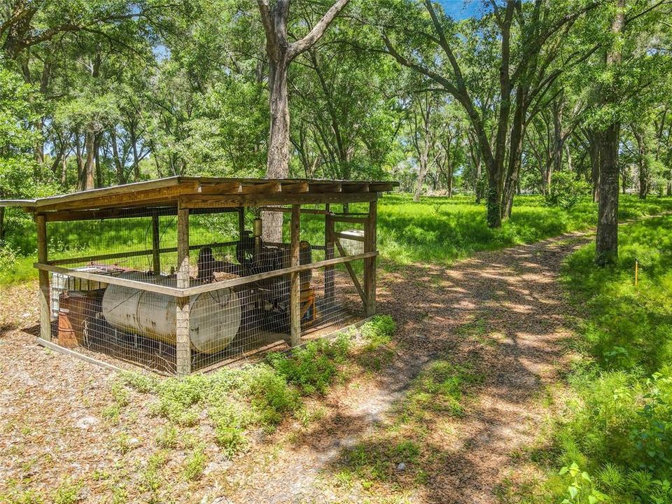 На продажу: $399,900 (16.76 acres)
