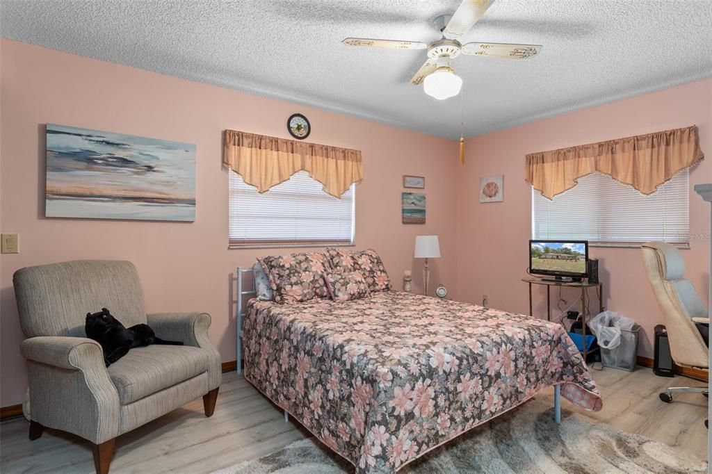 На продажу: $289,000 (2 спален, 2 ванн, 1814 Квадратных фут)