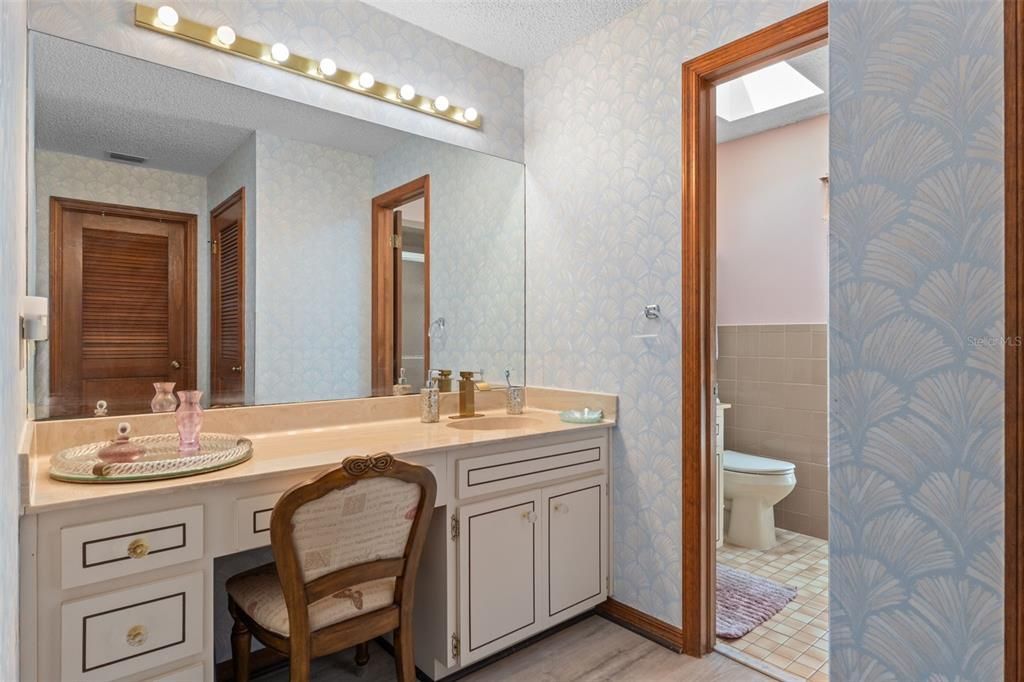 На продажу: $289,000 (2 спален, 2 ванн, 1814 Квадратных фут)