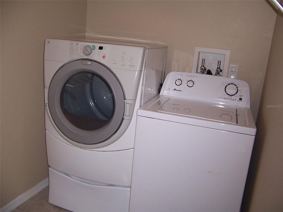 Activo con contrato: $1,800 (4 camas, 2 baños, 1809 Pies cuadrados)