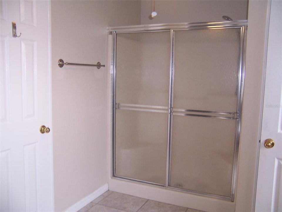 Activo con contrato: $1,800 (4 camas, 2 baños, 1809 Pies cuadrados)