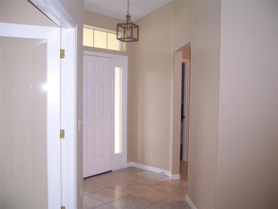 Activo con contrato: $1,800 (4 camas, 2 baños, 1809 Pies cuadrados)