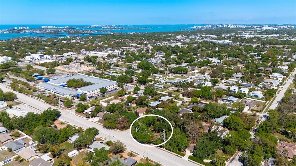 En Venta: $425,000 (0.45 acres)