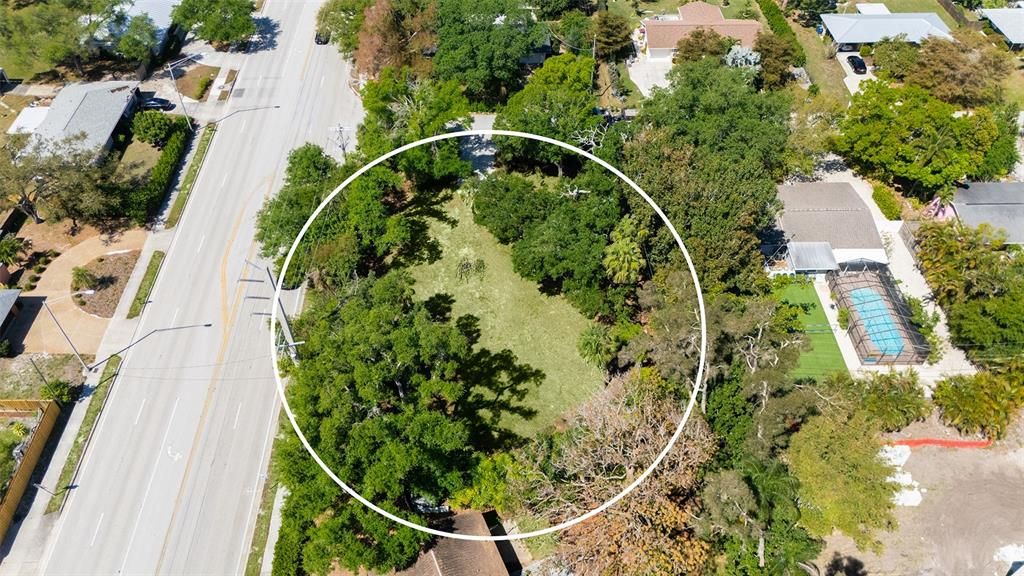 En Venta: $425,000 (0.45 acres)