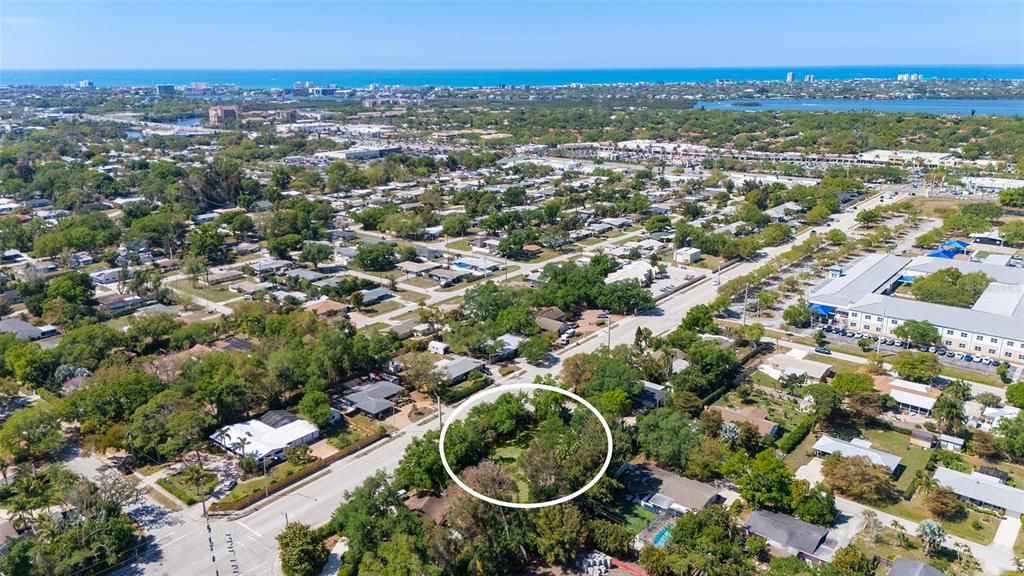 En Venta: $425,000 (0.45 acres)