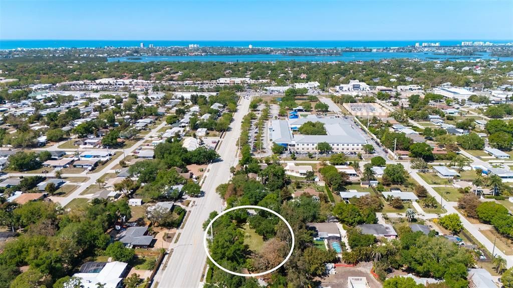 En Venta: $425,000 (0.45 acres)