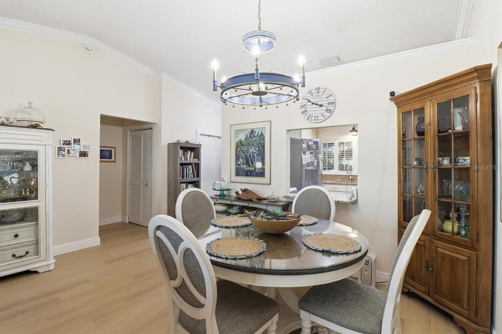 待售: $199,000 (2 贝兹, 2 浴室, 1297 平方英尺)