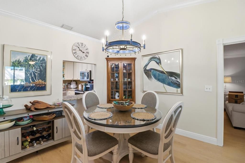 待售: $199,000 (2 贝兹, 2 浴室, 1297 平方英尺)