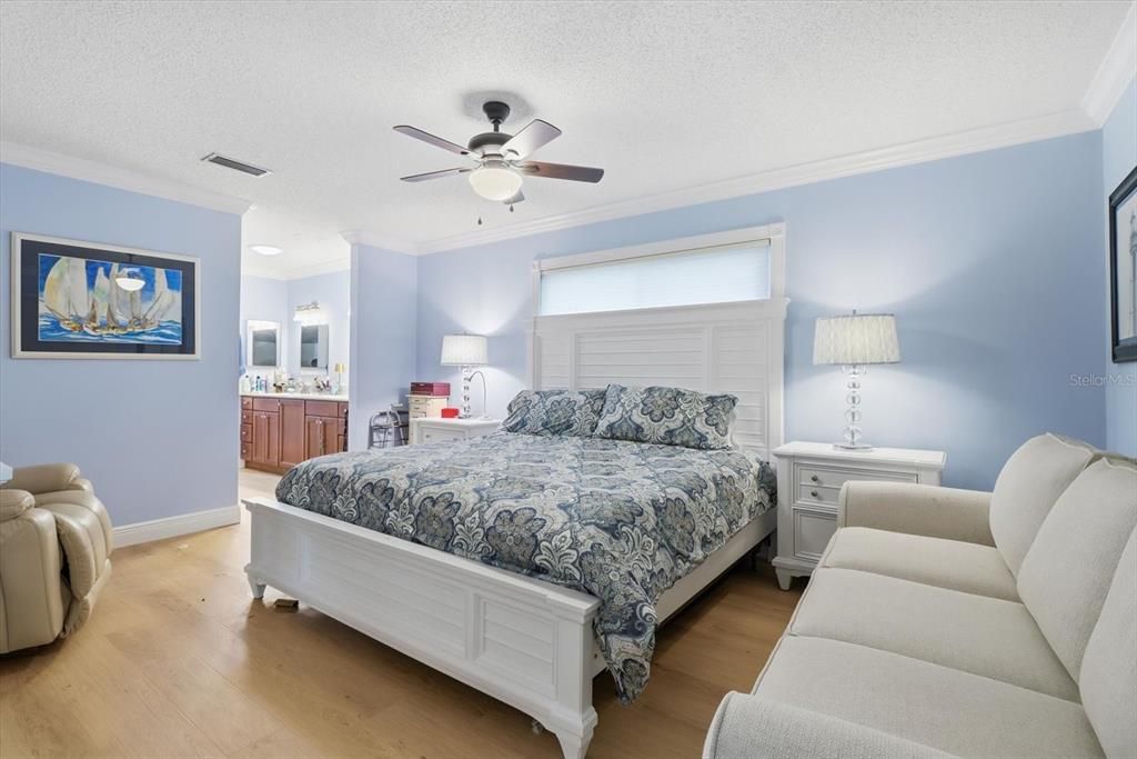 待售: $199,000 (2 贝兹, 2 浴室, 1297 平方英尺)