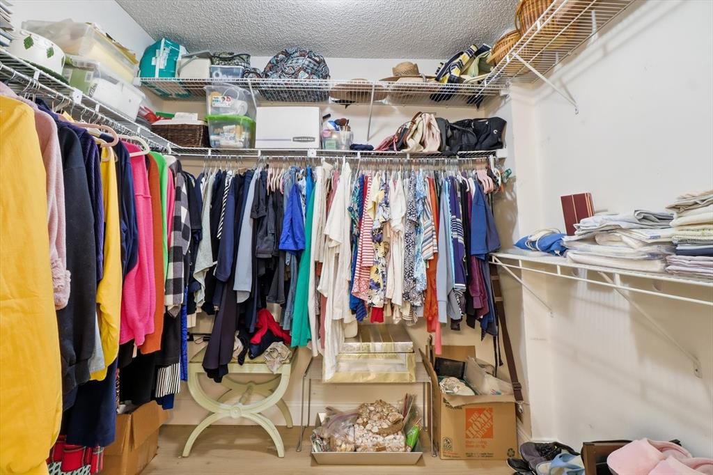 待售: $199,000 (2 贝兹, 2 浴室, 1297 平方英尺)