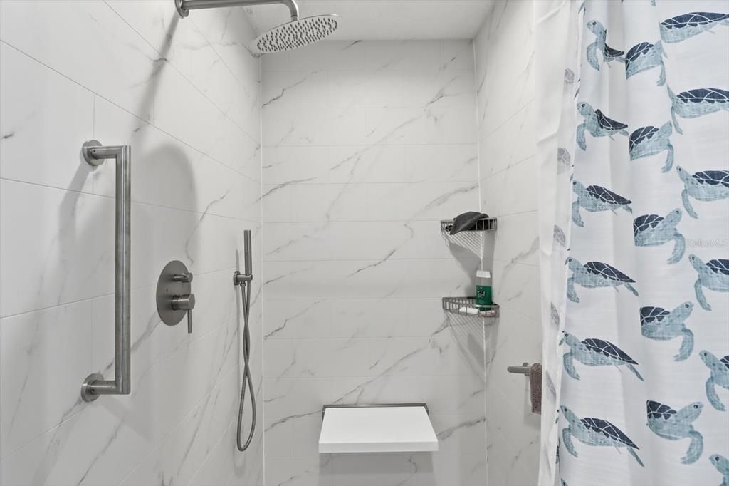 待售: $199,000 (2 贝兹, 2 浴室, 1297 平方英尺)