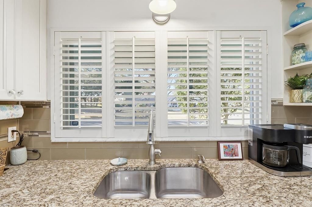 待售: $199,000 (2 贝兹, 2 浴室, 1297 平方英尺)