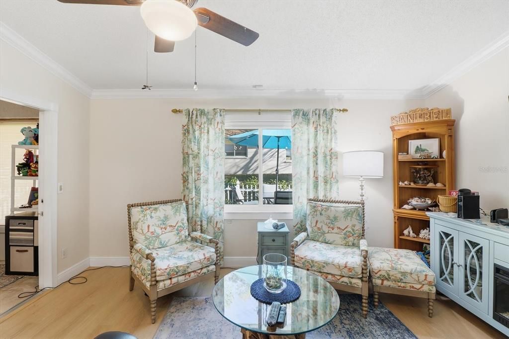 待售: $199,000 (2 贝兹, 2 浴室, 1297 平方英尺)