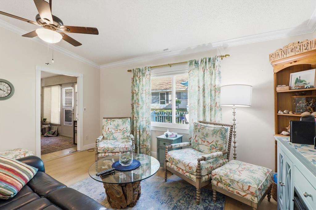 待售: $199,000 (2 贝兹, 2 浴室, 1297 平方英尺)