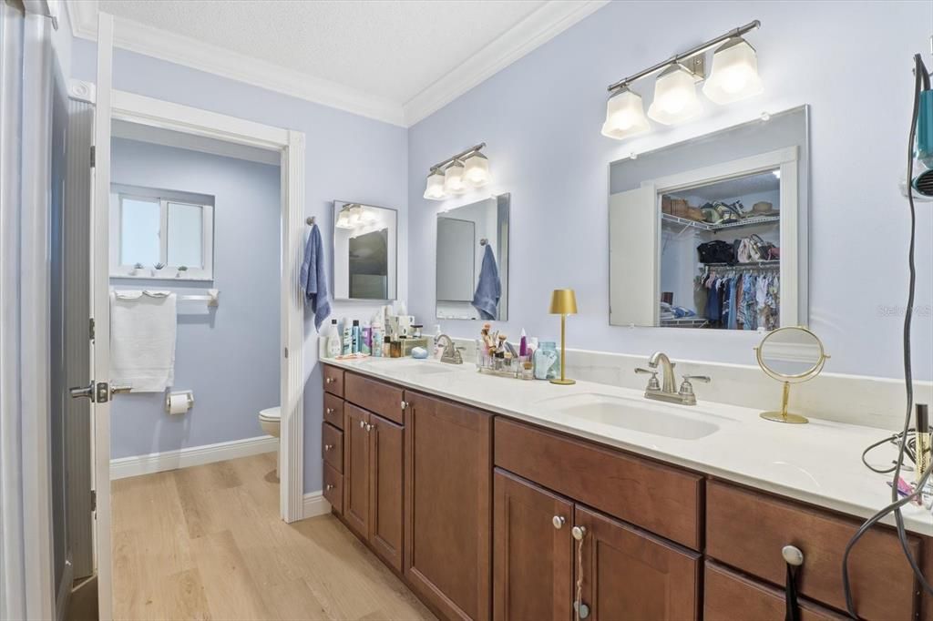 待售: $199,000 (2 贝兹, 2 浴室, 1297 平方英尺)