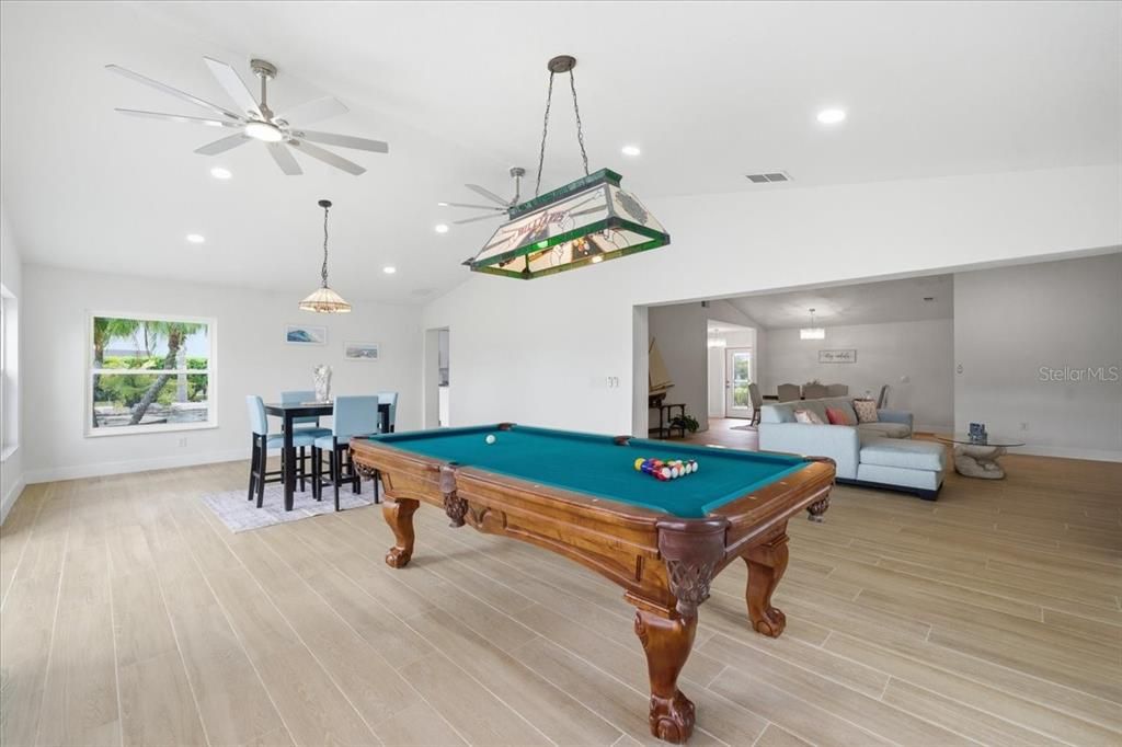 En Venta: $1,250,000 (3 camas, 3 baños, 2750 Pies cuadrados)