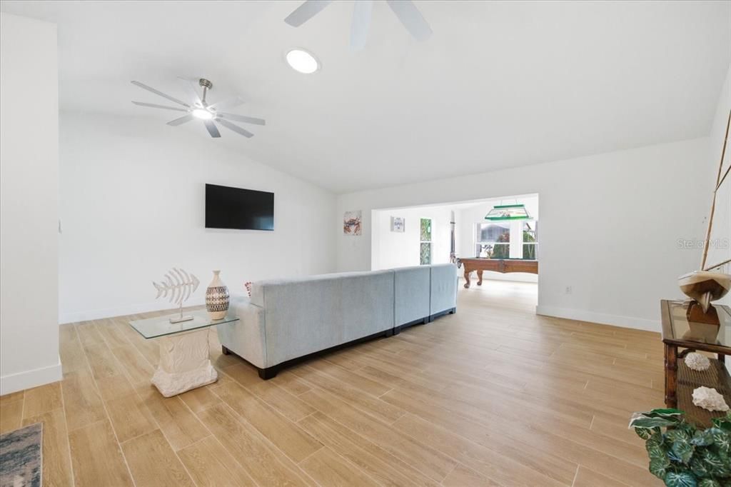 En Venta: $1,250,000 (3 camas, 3 baños, 2750 Pies cuadrados)