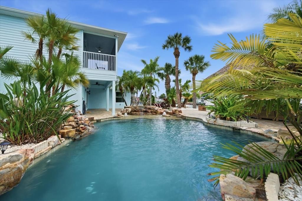 En Venta: $1,250,000 (3 camas, 3 baños, 2750 Pies cuadrados)