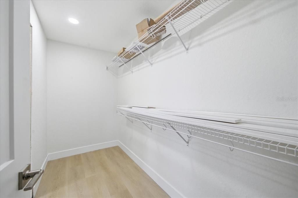 En Venta: $1,250,000 (3 camas, 3 baños, 2750 Pies cuadrados)