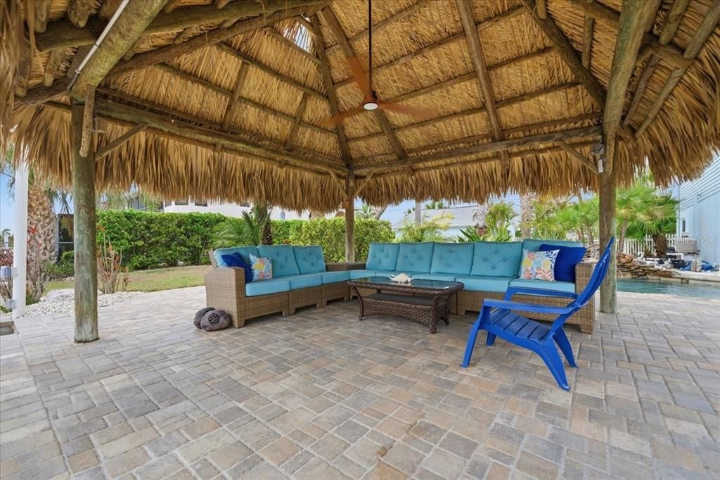 En Venta: $1,250,000 (3 camas, 3 baños, 2750 Pies cuadrados)