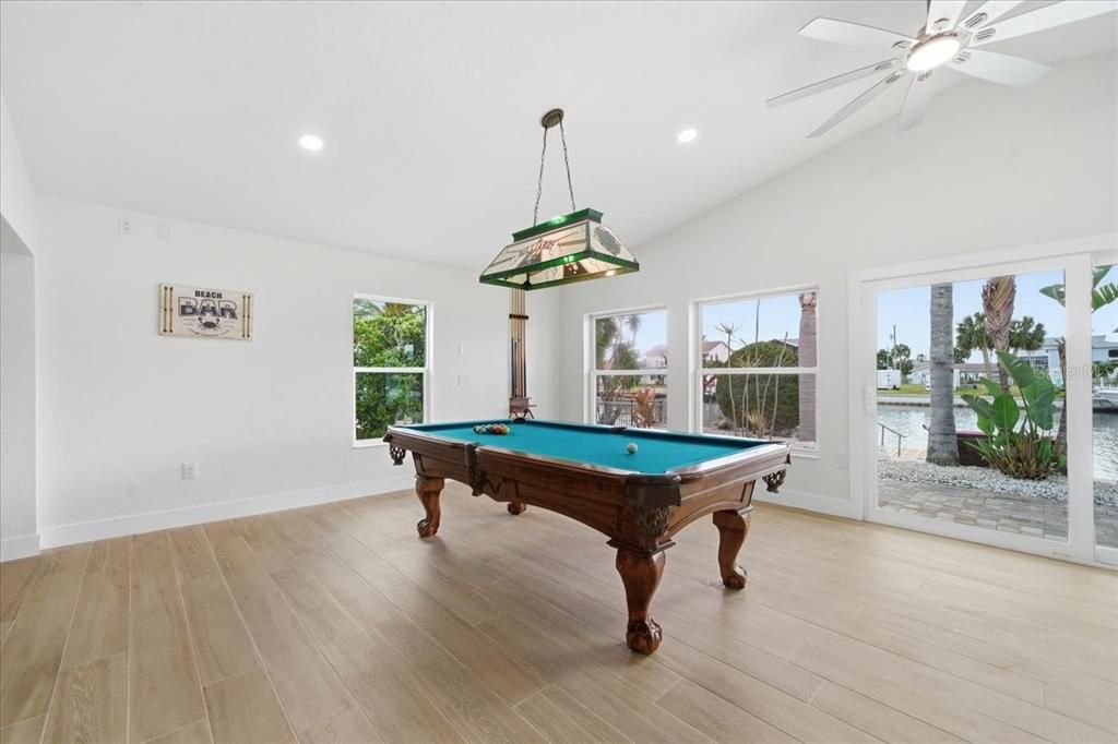En Venta: $1,250,000 (3 camas, 3 baños, 2750 Pies cuadrados)