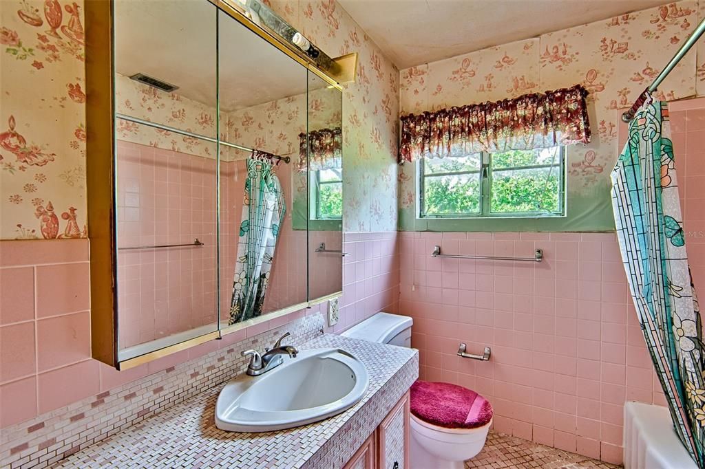 For Sale: $179,900 (3 beds, 2 baths, 1761 Square Feet)