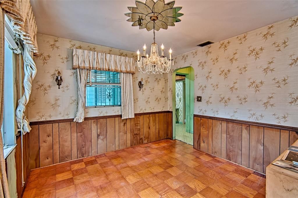 For Sale: $179,900 (3 beds, 2 baths, 1761 Square Feet)