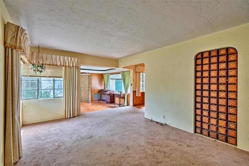 For Sale: $179,900 (3 beds, 2 baths, 1761 Square Feet)