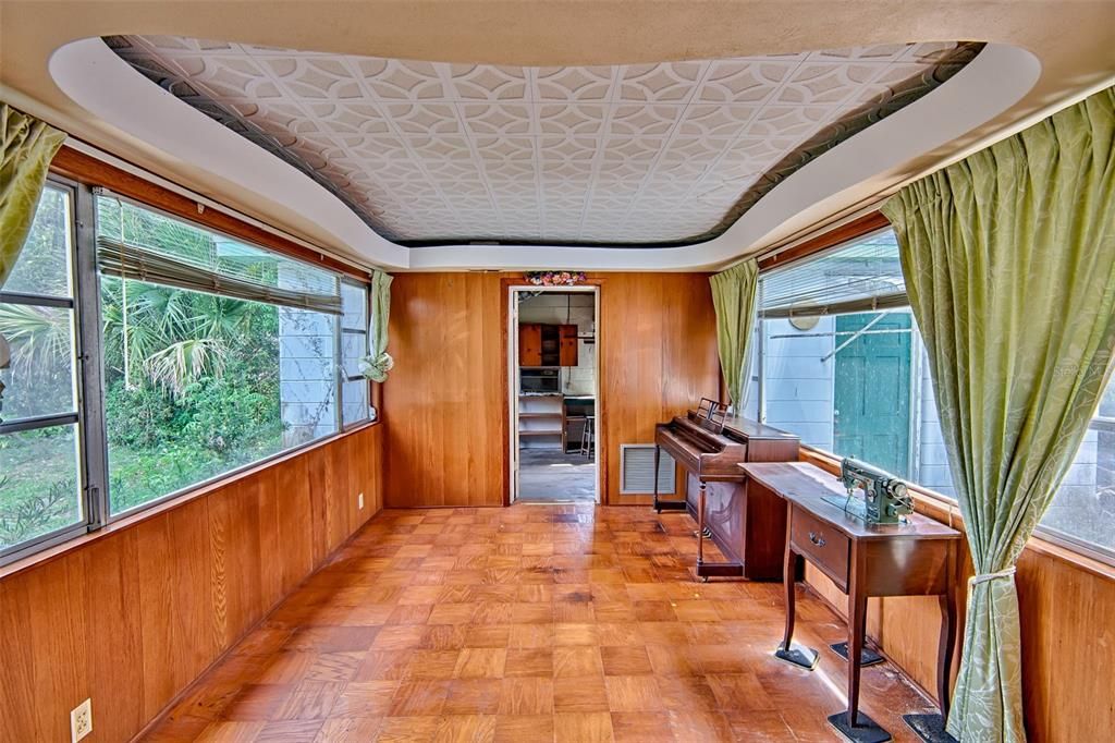 For Sale: $179,900 (3 beds, 2 baths, 1761 Square Feet)