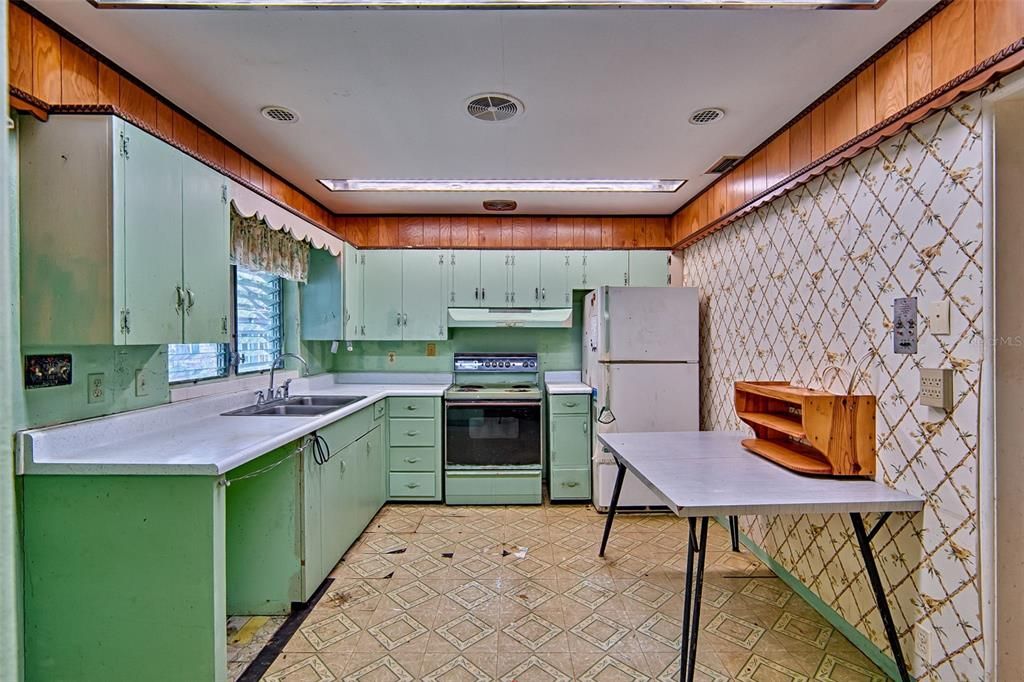 For Sale: $179,900 (3 beds, 2 baths, 1761 Square Feet)