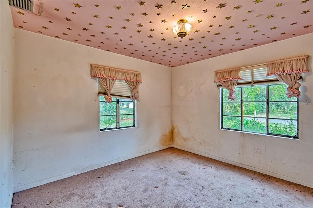 For Sale: $179,900 (3 beds, 2 baths, 1761 Square Feet)