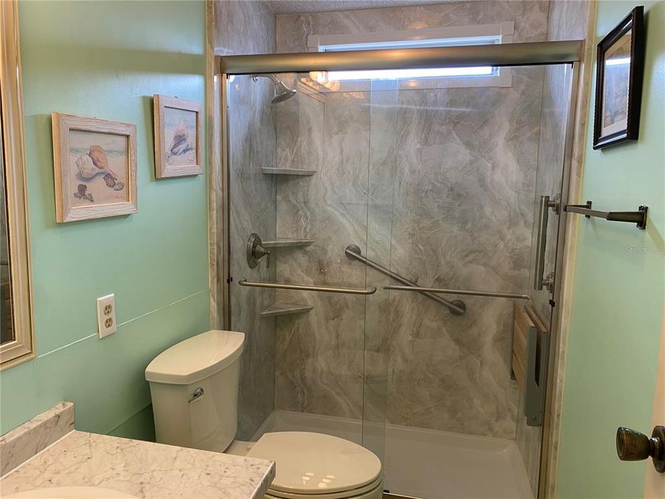 For Sale: $134,900 (2 beds, 2 baths, 1006 Square Feet)