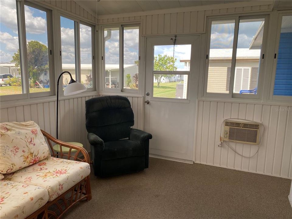 For Sale: $134,900 (2 beds, 2 baths, 1006 Square Feet)