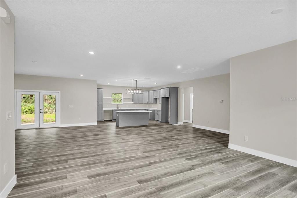 For Rent: $2,400 (4 beds, 3 baths, 2373 Square Feet)