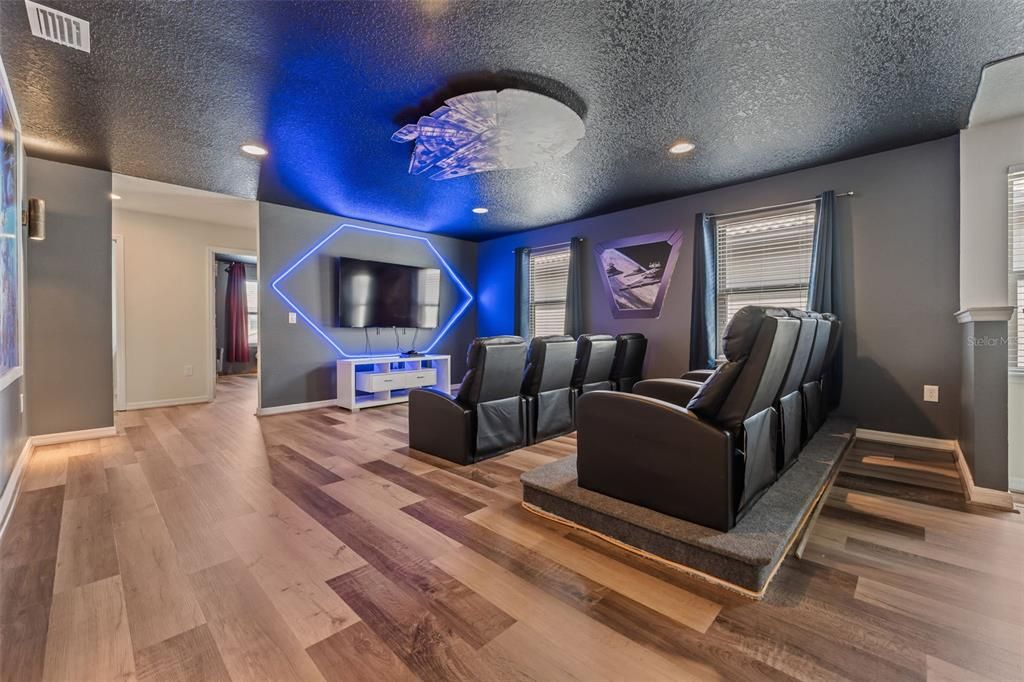 Activo con contrato: $589,900 (6 camas, 4 baños, 3142 Pies cuadrados)