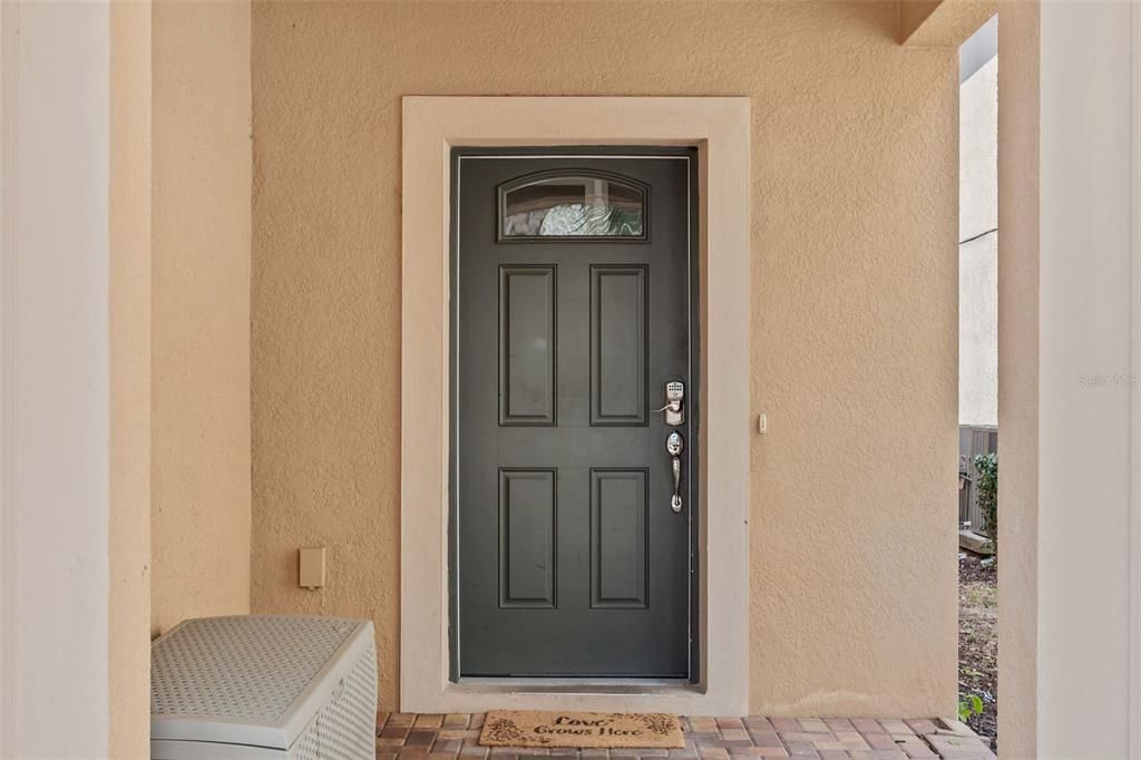 Activo con contrato: $589,900 (6 camas, 4 baños, 3142 Pies cuadrados)