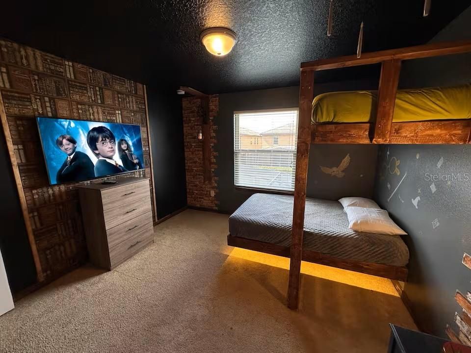 Activo con contrato: $589,900 (6 camas, 4 baños, 3142 Pies cuadrados)