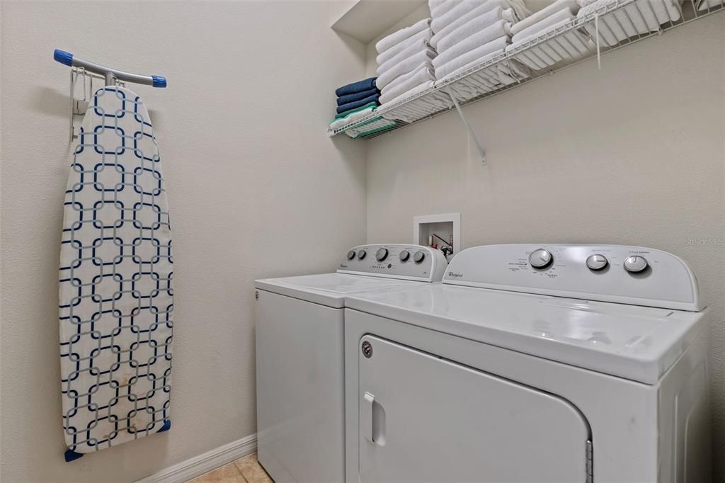 Activo con contrato: $589,900 (6 camas, 4 baños, 3142 Pies cuadrados)