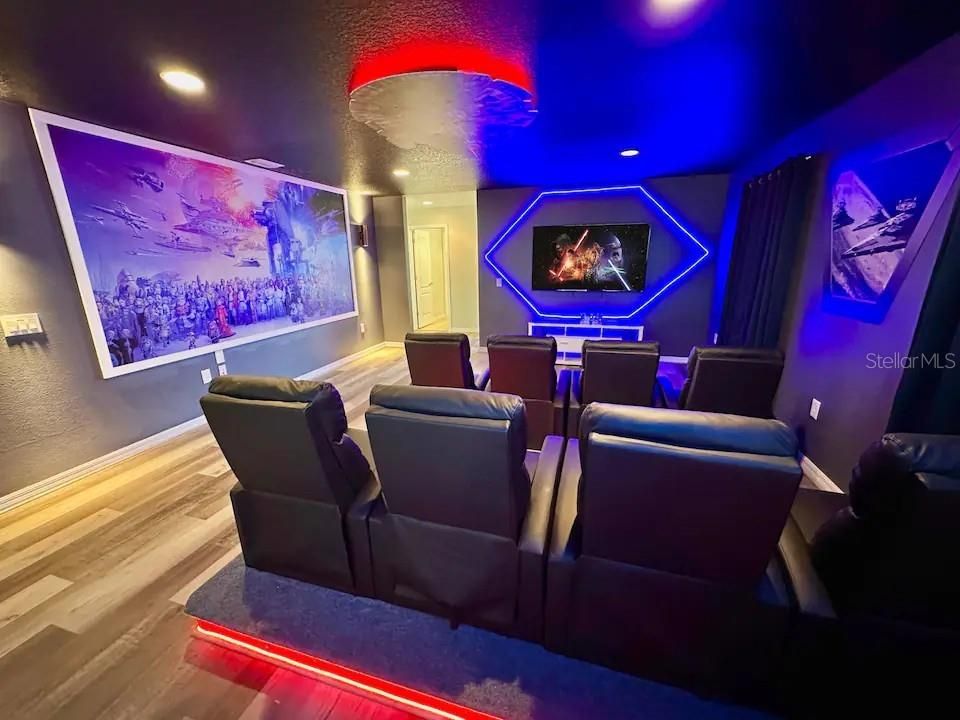 Activo con contrato: $589,900 (6 camas, 4 baños, 3142 Pies cuadrados)