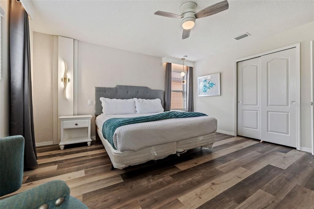 Activo con contrato: $589,900 (6 camas, 4 baños, 3142 Pies cuadrados)