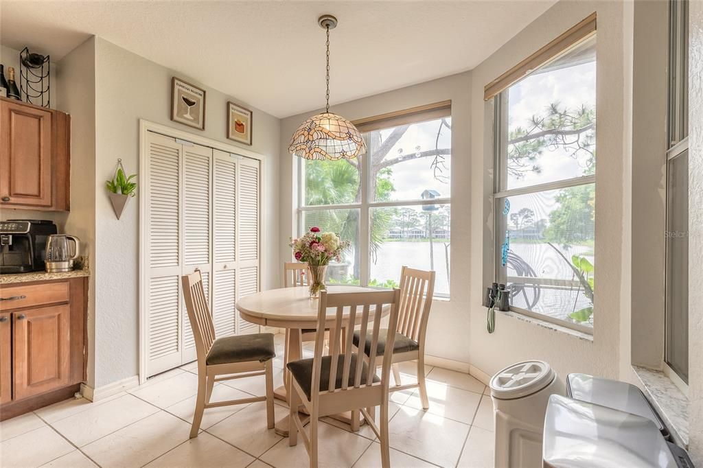 Activo con contrato: $289,000 (3 camas, 2 baños, 1942 Pies cuadrados)