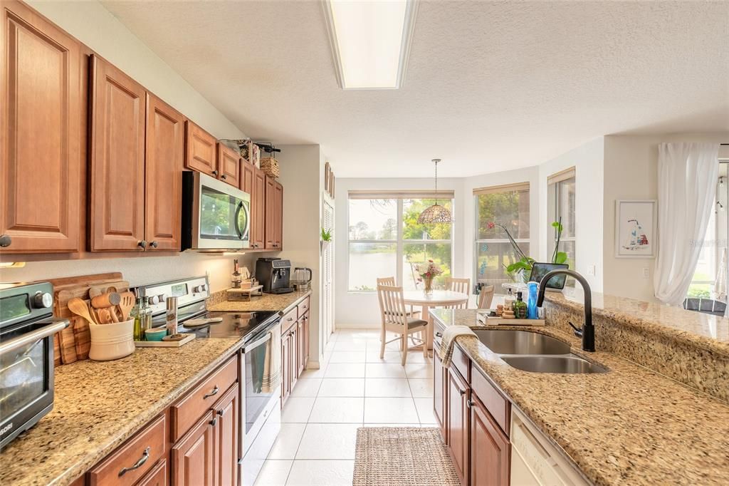 Activo con contrato: $289,000 (3 camas, 2 baños, 1942 Pies cuadrados)