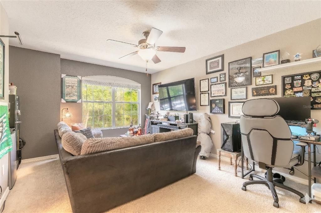Activo con contrato: $289,000 (3 camas, 2 baños, 1942 Pies cuadrados)