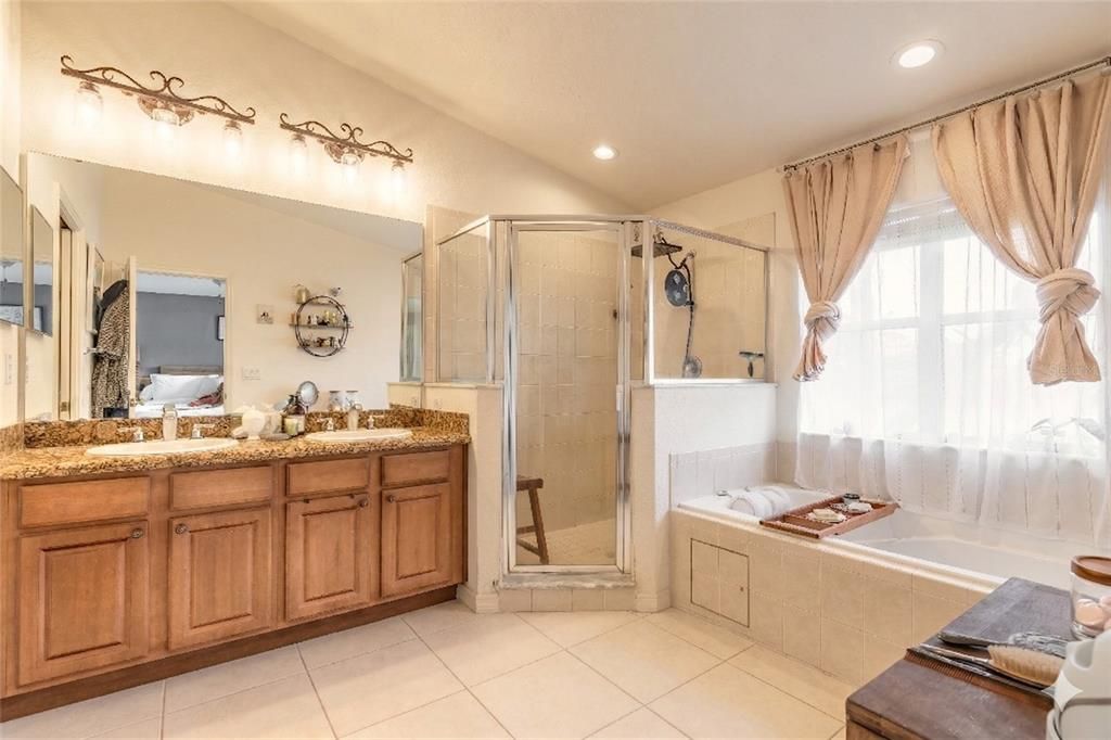 Activo con contrato: $289,000 (3 camas, 2 baños, 1942 Pies cuadrados)