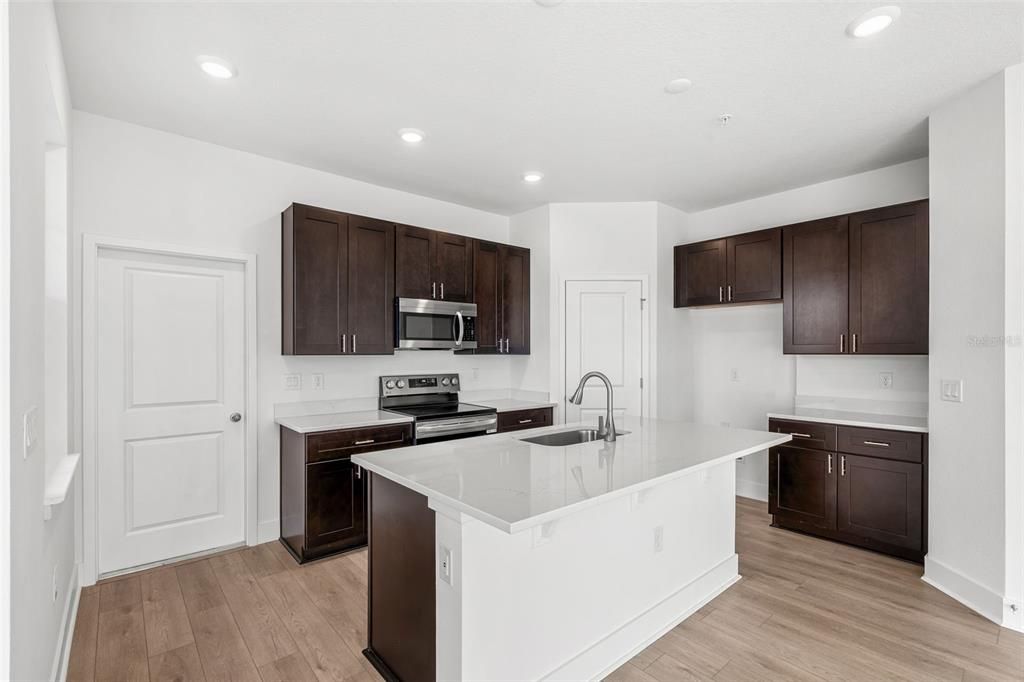 En Venta: $389,999 (3 camas, 2 baños, 1935 Pies cuadrados)