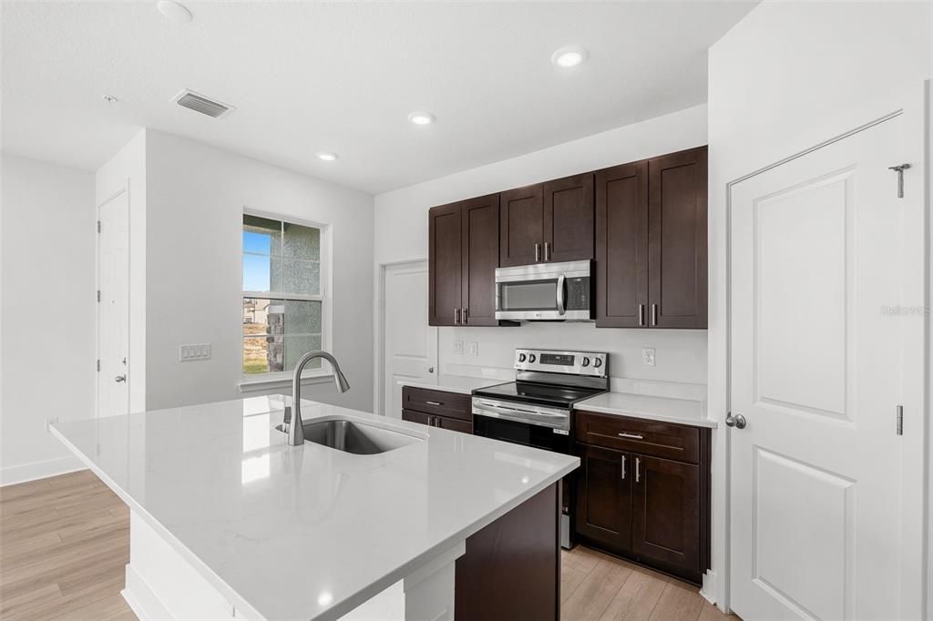 En Venta: $389,999 (3 camas, 2 baños, 1935 Pies cuadrados)