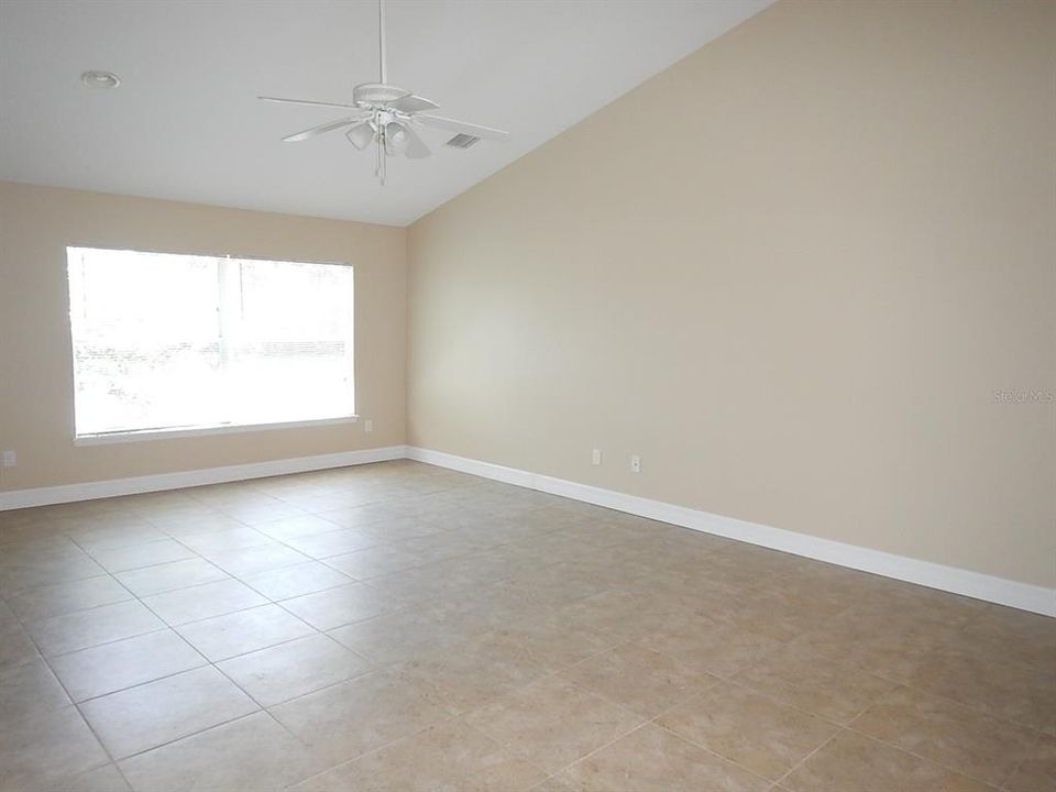 В аренду: $1,950 (2 спален, 2 ванн, 1421 Квадратных фут)