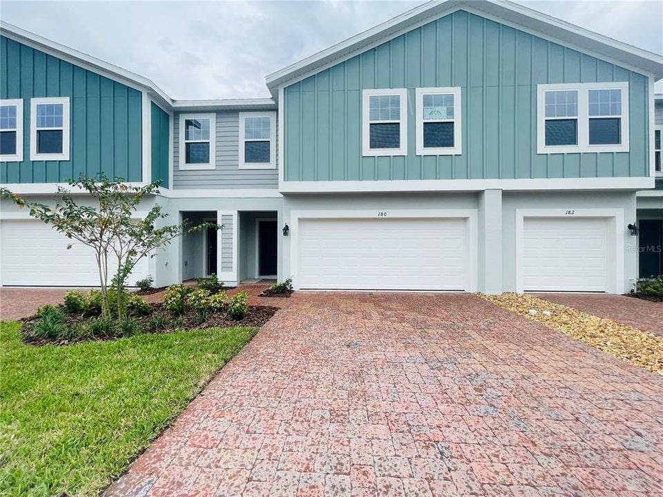 Recently Rented: $2,100 (4 beds, 2 baths, 2140 Square Feet)