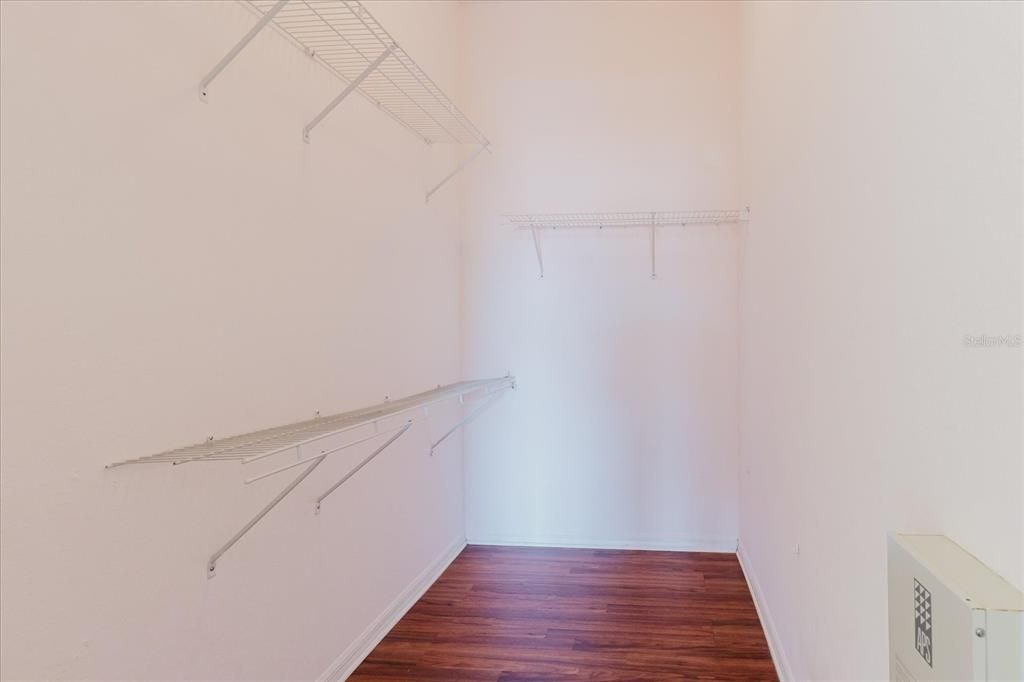На продажу: $199,900 (2 спален, 1 ванн, 961 Квадратных фут)
